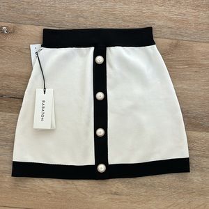 NWT Aritzia Babaton Legacy Skirt